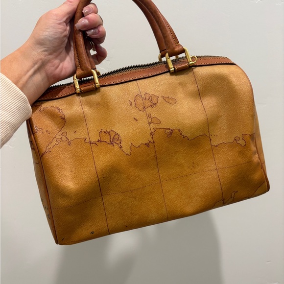 Small Alviero Martini Handbag - Picture 2 of 10